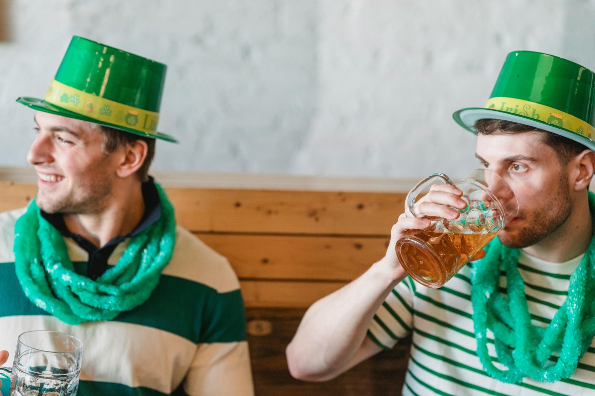 Encuentra aquí los mejores mensajes alusivos al Día de San Patricio, que se celebra este 17 de marzo. (Foto: Pexels/Laura Tancredi).