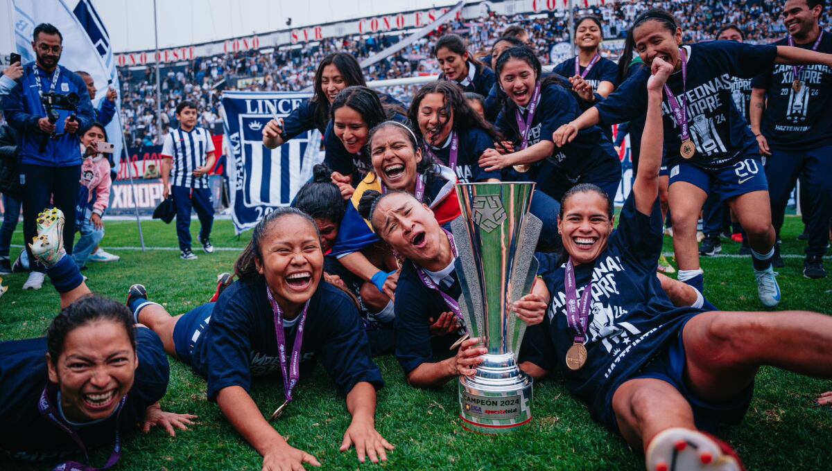 Alianza Lima acumula tres títulos nacionales en la era profesional del fútbol femenino en Perú. (Foto: Alianza Lima)