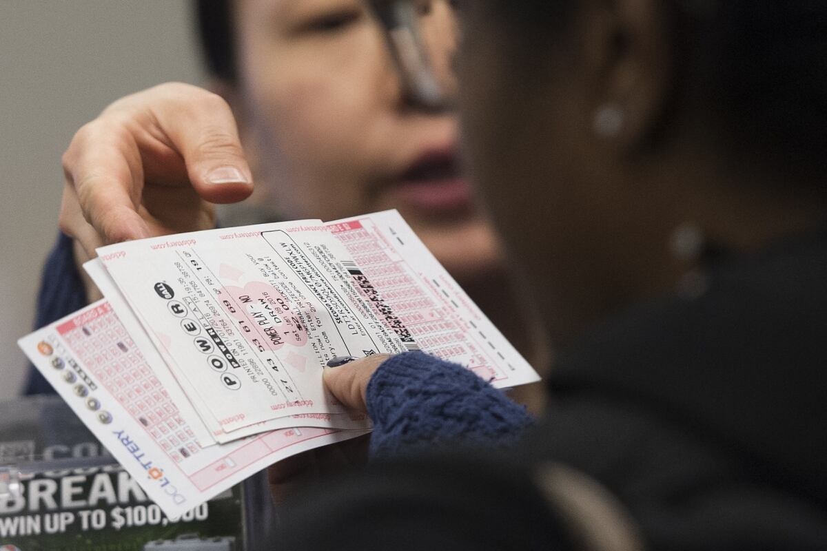 Powerball es la lotería más popular de Estados Unidos. Conoce el jackpot del lunes 11 de marzo (Foto: Saul Loeb / AFP)