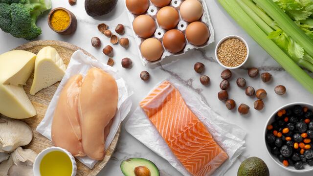 ¿En qué consiste la dieta hiperproteica y por qué puede ser perjudicial para la salud?