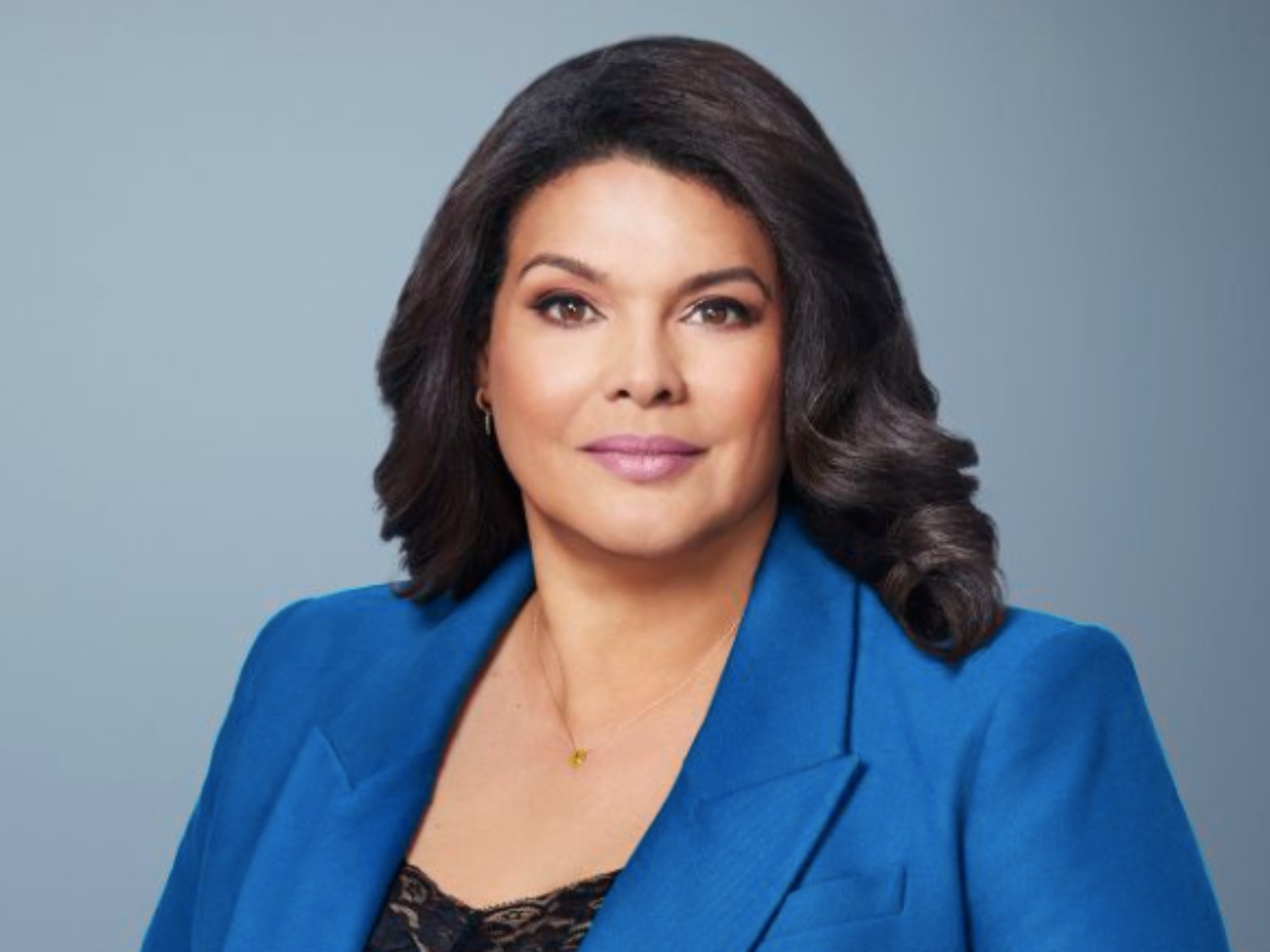 Sara Sidner ejerce como copresentadora en "CNN News Central", un programa transmitido de lunes a viernes de 9 a.m. a 12 p.m., hora del este, directamente desde la sede en Nueva York