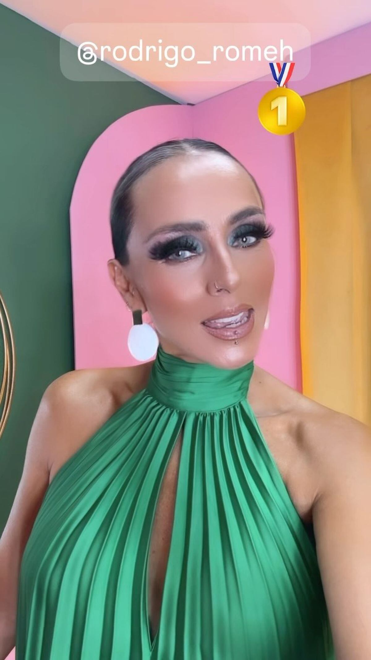 Cuando la celebridad pidió votos para Rodrigo Romeh en "La casa de los famosos 4" (Foto: Ivonne Montero / Instagram)