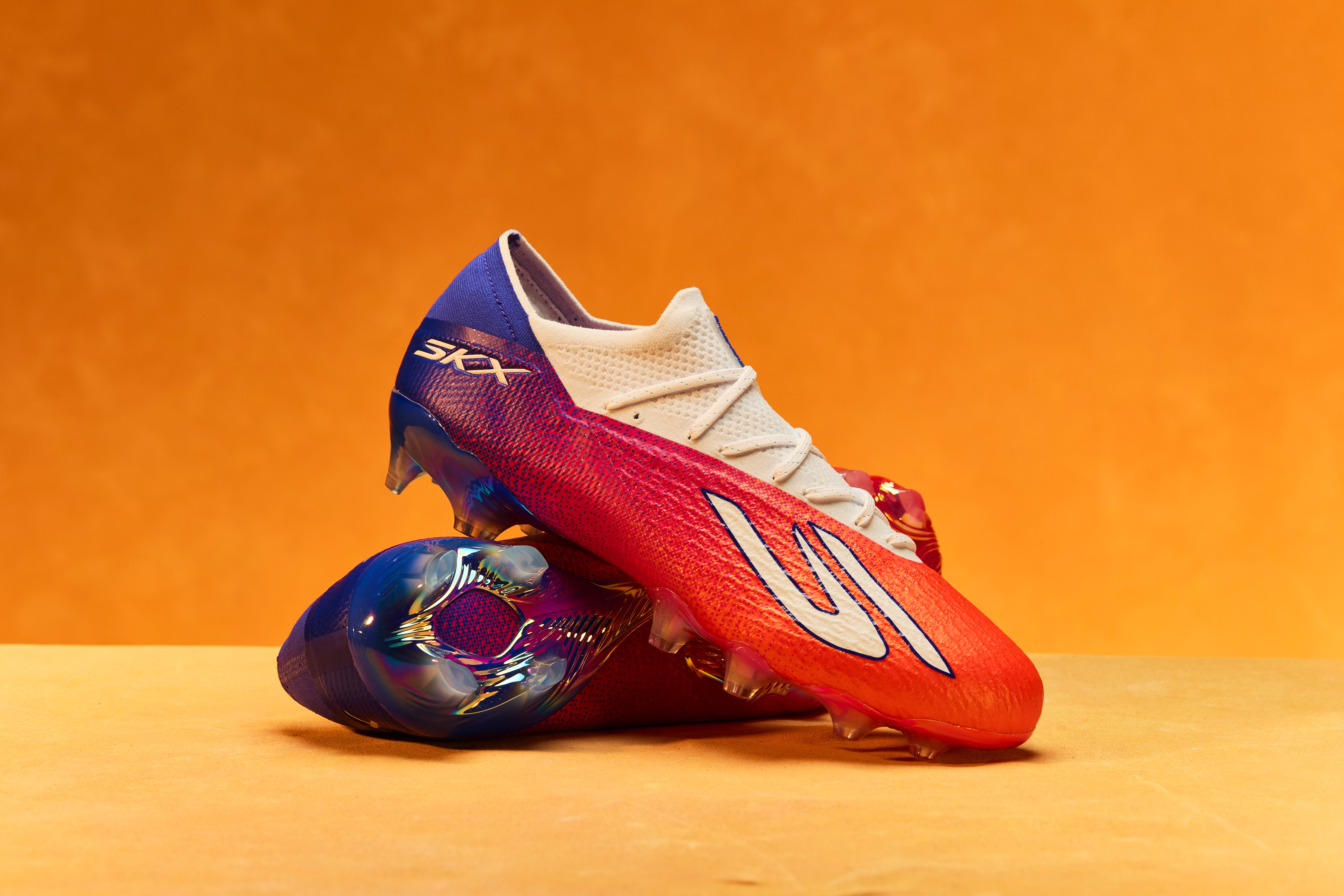 Skechers presenta las nuevas Razor 2 Football Boot, diseñadas para velocidad y máximo rendimiento en la cancha.