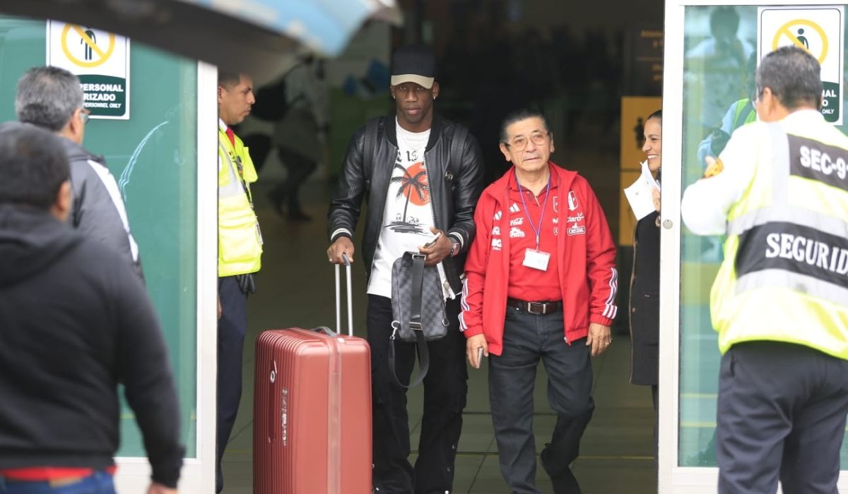 Luis Advíncula llegó a Lima para unirse a la Selección Peruana. (Foto: César Bueno / @photo.gec)