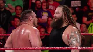 WWE: Samoa Joe y Bray Wyatt derrotaron a Seth Rollins y Roman Reigns [VIDEO]