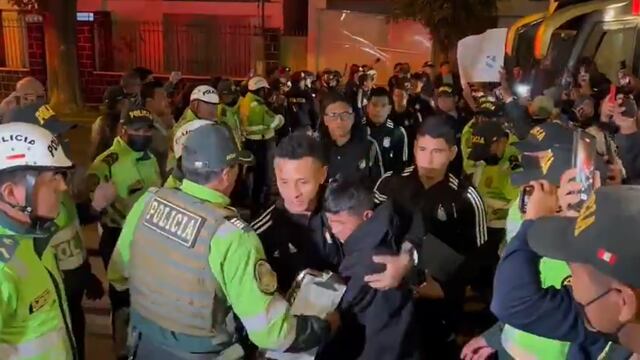 Gran gesto: la reacción de Yotún tras recibir abrazo de un hincha en Arequipa [VIDEO]