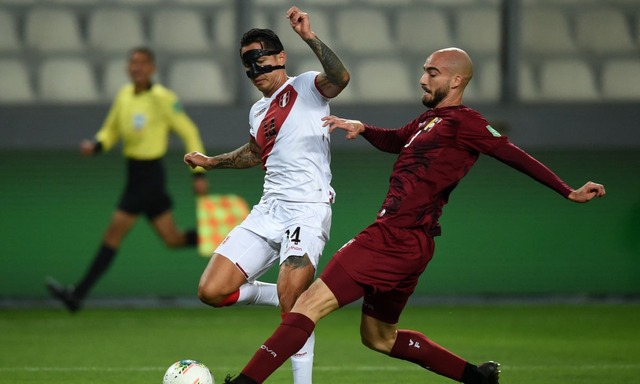 Este martes Perú y Venezuela se enfrentarán en el Estadio Nacional, por la sexta jornada de las Eliminatorias. Conoce las posibles alineaciones de este partido aquí. (Foto: AFP)