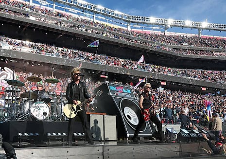 ¡Show completo de Green Day! Video y los mejores momentos en la inauguración del Super Bowl 2026