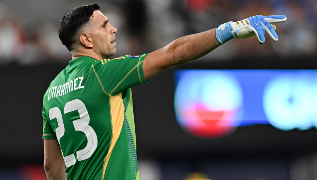 Emiliano Martínez salió campeón mundial con Argentina en Qatar 2022. (Foto: Getty Images)