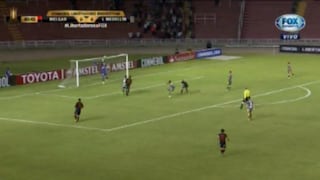 Melgar: cabezazo de Emanuel Herrera no acabó en gol de milagro ante el DIM (VIDEO)
