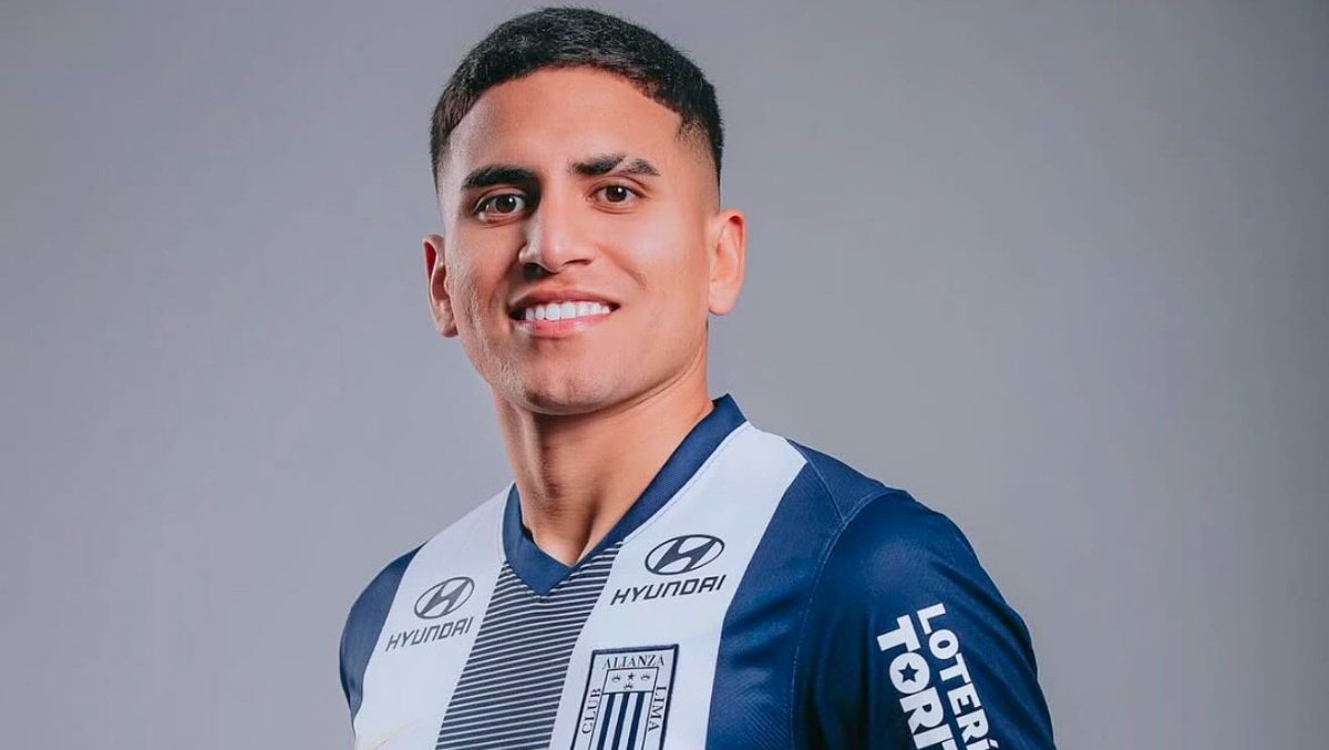 Gianfranco Chávez, foto oficial con camiseta blanquiazul | Foto: Alianza Lima
