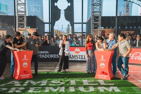 Hinchas peruanos vencen a una leyenda y celebraron la final de la CONMEBOL Libertadores desde la cancha