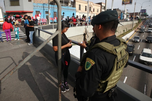 Las mejores postales de la llegada de hinchas al Estadio Nacional (Foto: Jorge Cerdán / GEC)
