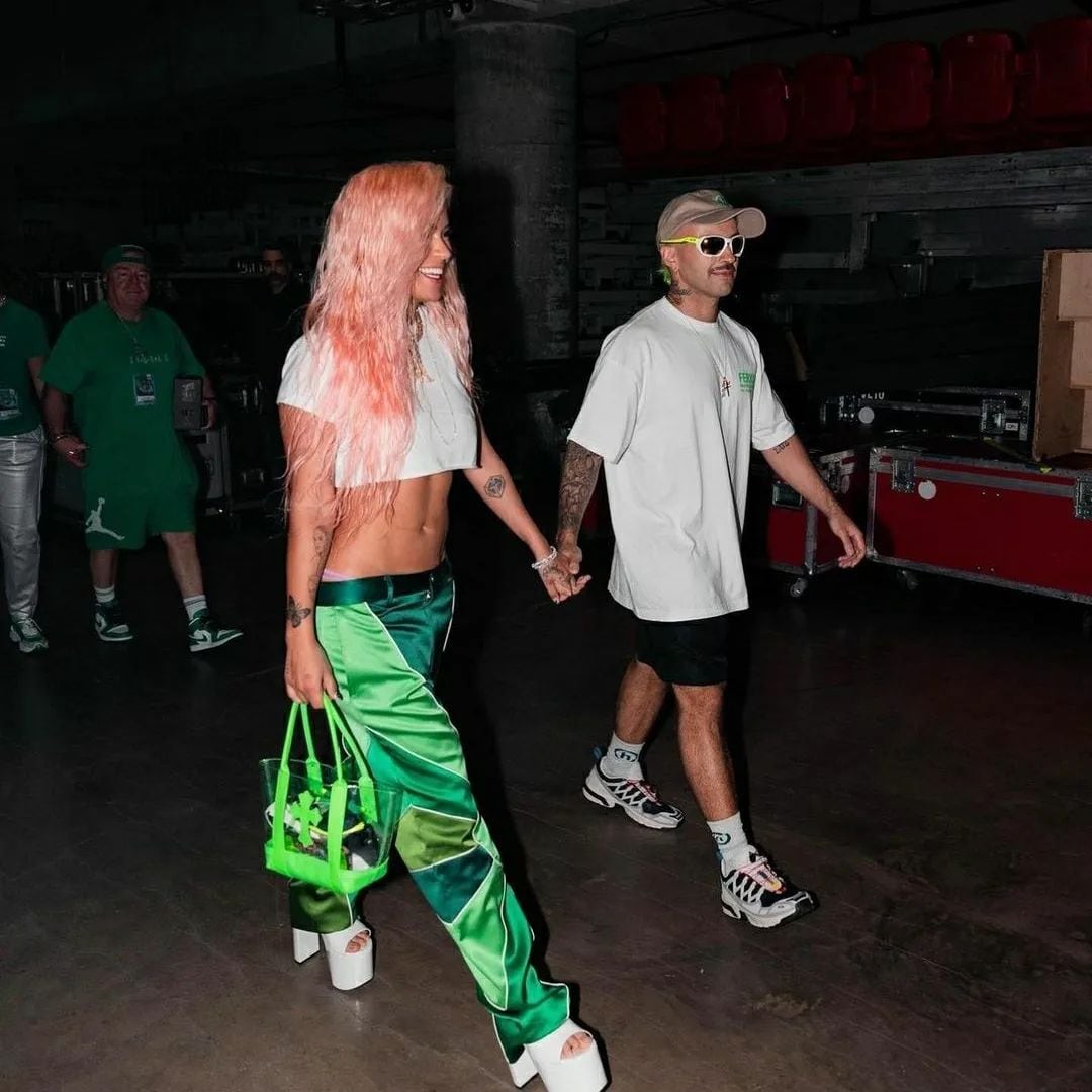 Feid y Karol G pusieron fin a los rumores con su llegada a Miami (Foto: larevistavea / Instagram)