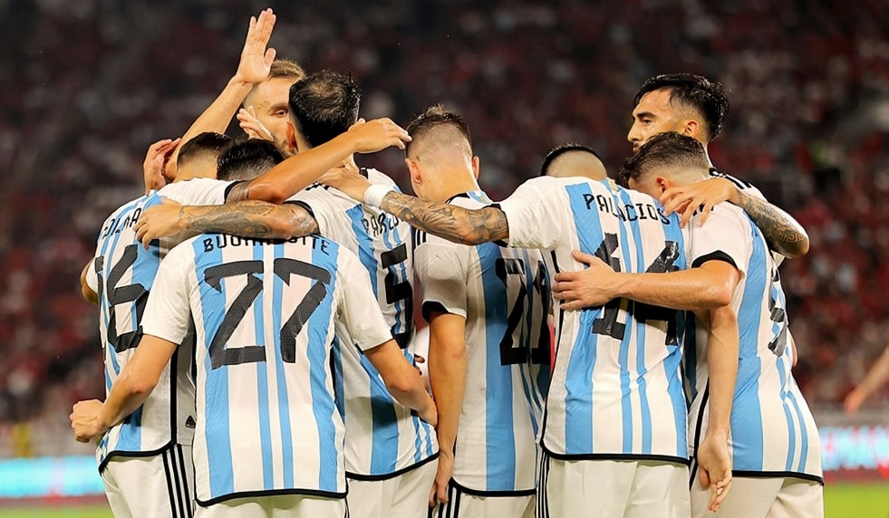 Argentina recibirá a Perú por la fecha 12 de las Eliminatorias 2026 en el estadio La Bombonera. (Foto: Agencias).