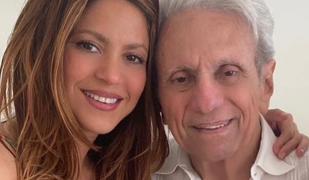 La artista colombiana junto a su padre William Mebarak, quien estuvo internado en el hospital (Foto: Shakira / Instagram)
