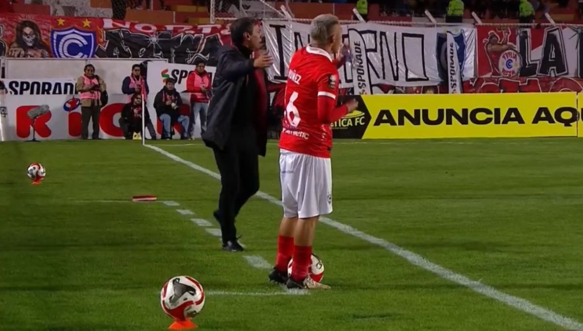 Núñez y la botella de Bustos: “La suerte en el fútbol no existe; tomé el agua y no sabía que era su cábala”. (Captura: L1 MAX)