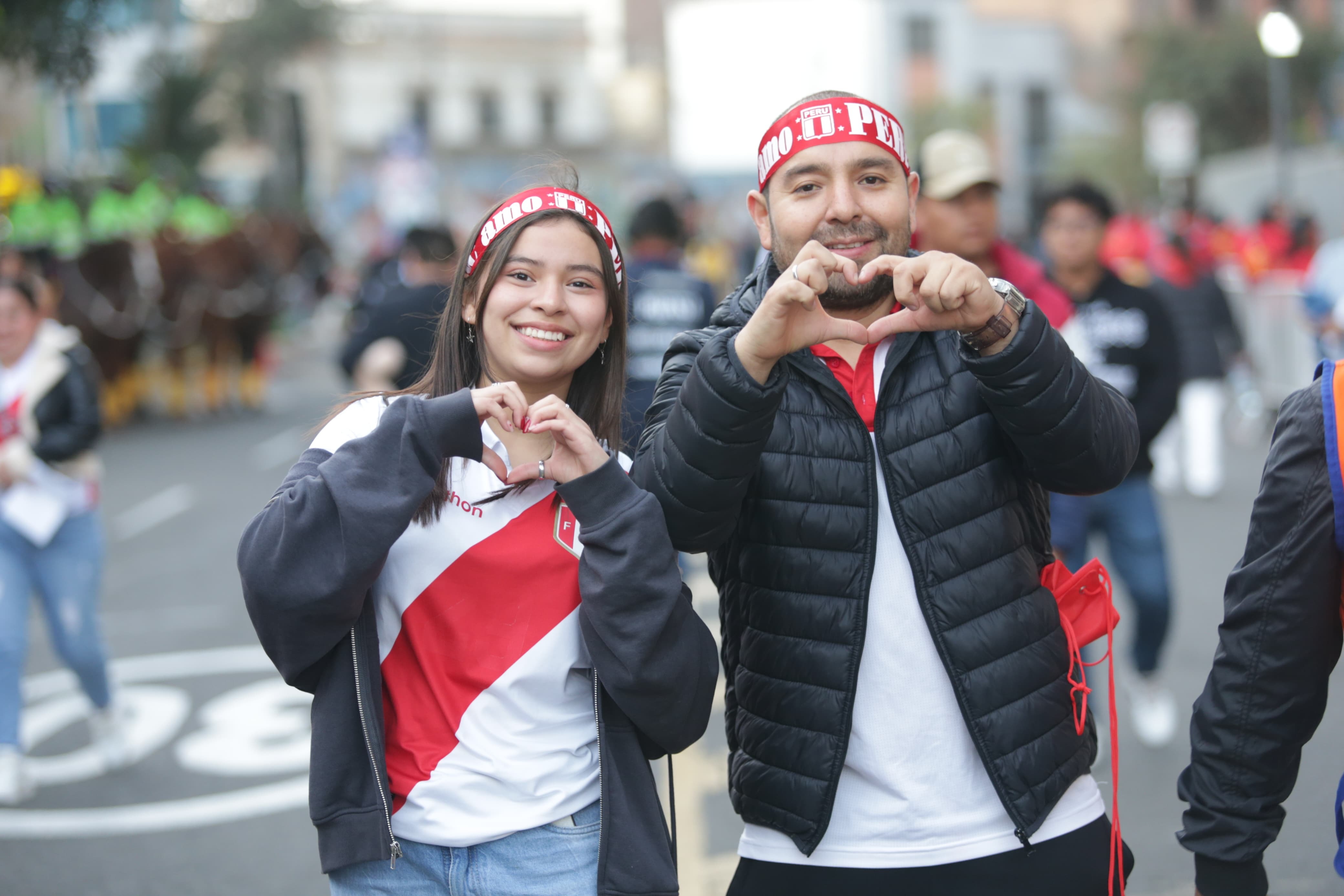 La Blanquirroja se fundó en el 2008 y desde entonces no ha dejado de alentar y creer en los deportistas del Perú. (Fotos: César Bueno)