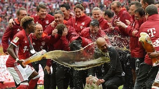 Bayern Munich festejó así su título 26 de Bundesliga con cerveza incluida
