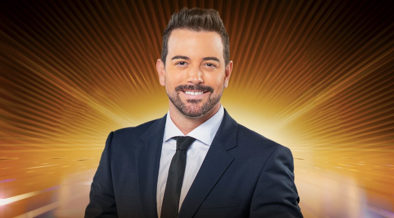 Mane de la Parra regresa como conductor de "Mira Quién Baila ¡La Revancha!" (Foto: TelevisaUnivision)
