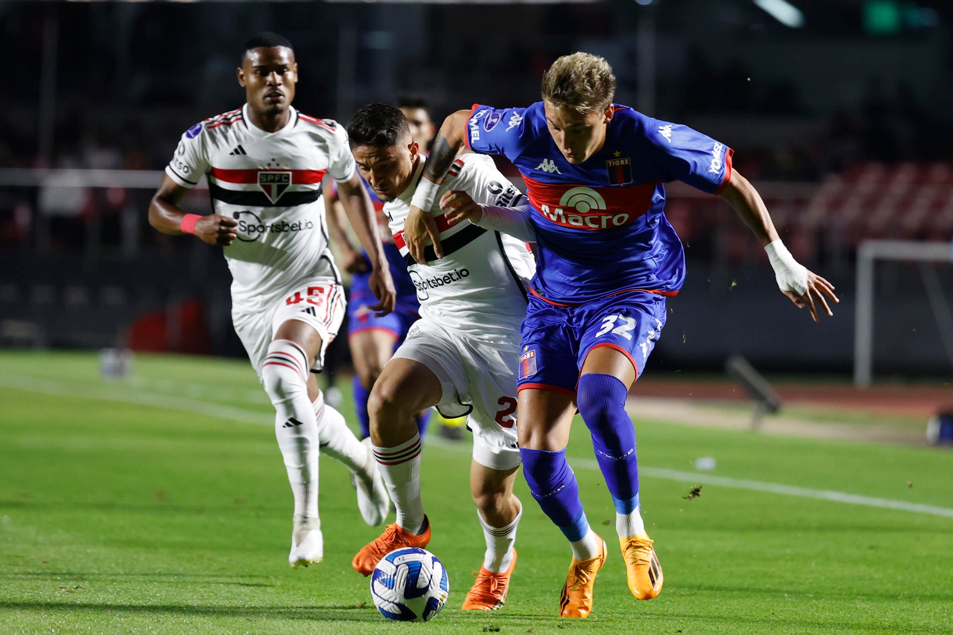 Tigre vs. Sao Paulo en partido por Copa Sudamericana. (Foto: EFE)