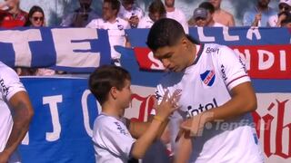 Humildad total: el emotivo gesto de Luis Suárez con pequeño hincha de Nacional [VIDEO]