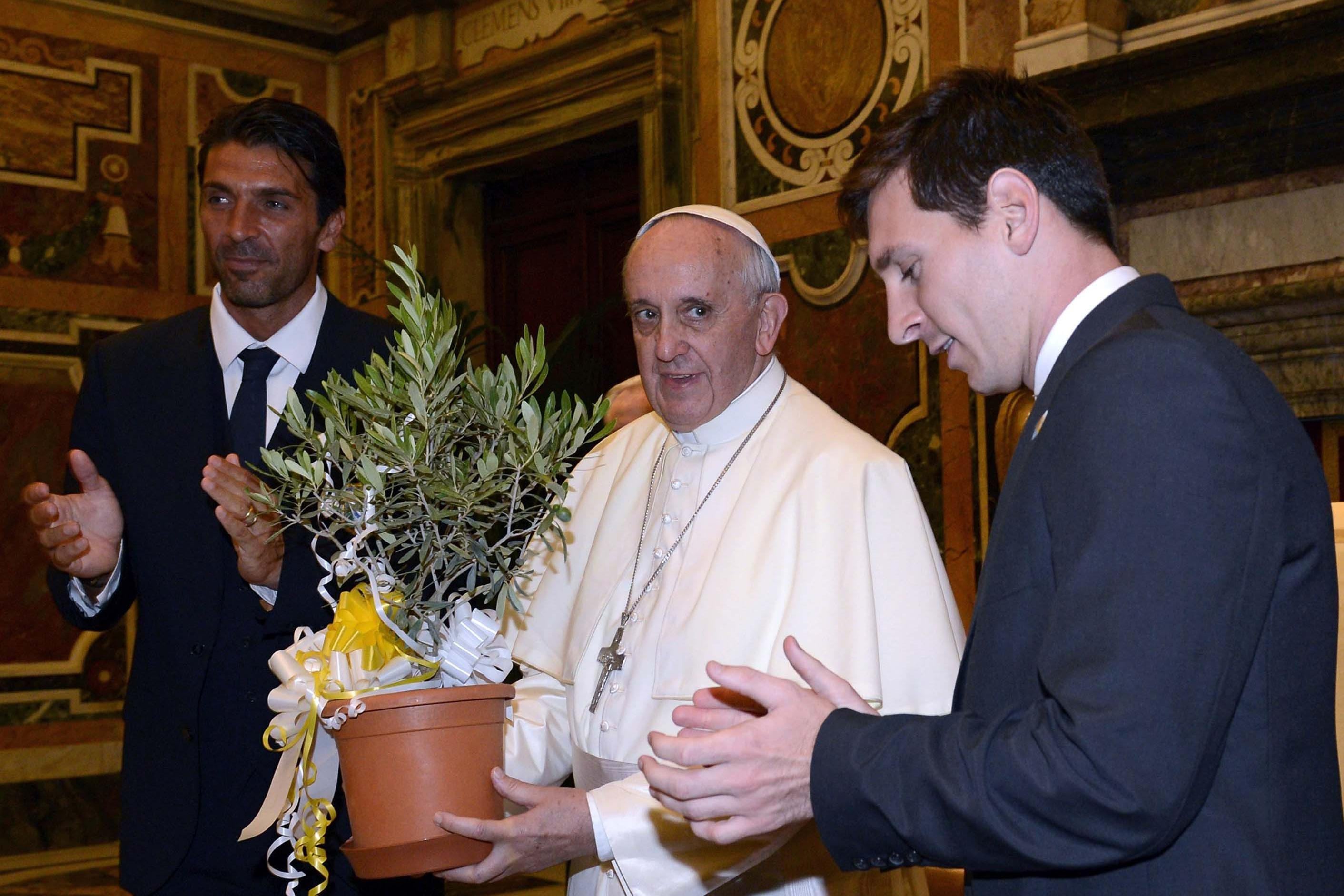 El papa Francisco junto a Lionel Messi