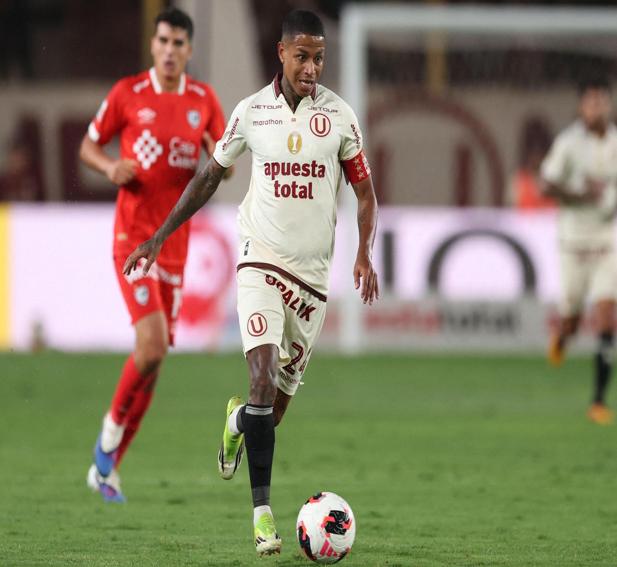 Pronósticos Universitario vs Comerciantes Unidos: los cremas son claros favoritos