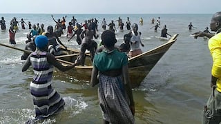Lamentable: nueve fallecidos por volcado de barco de equipo en Uganda