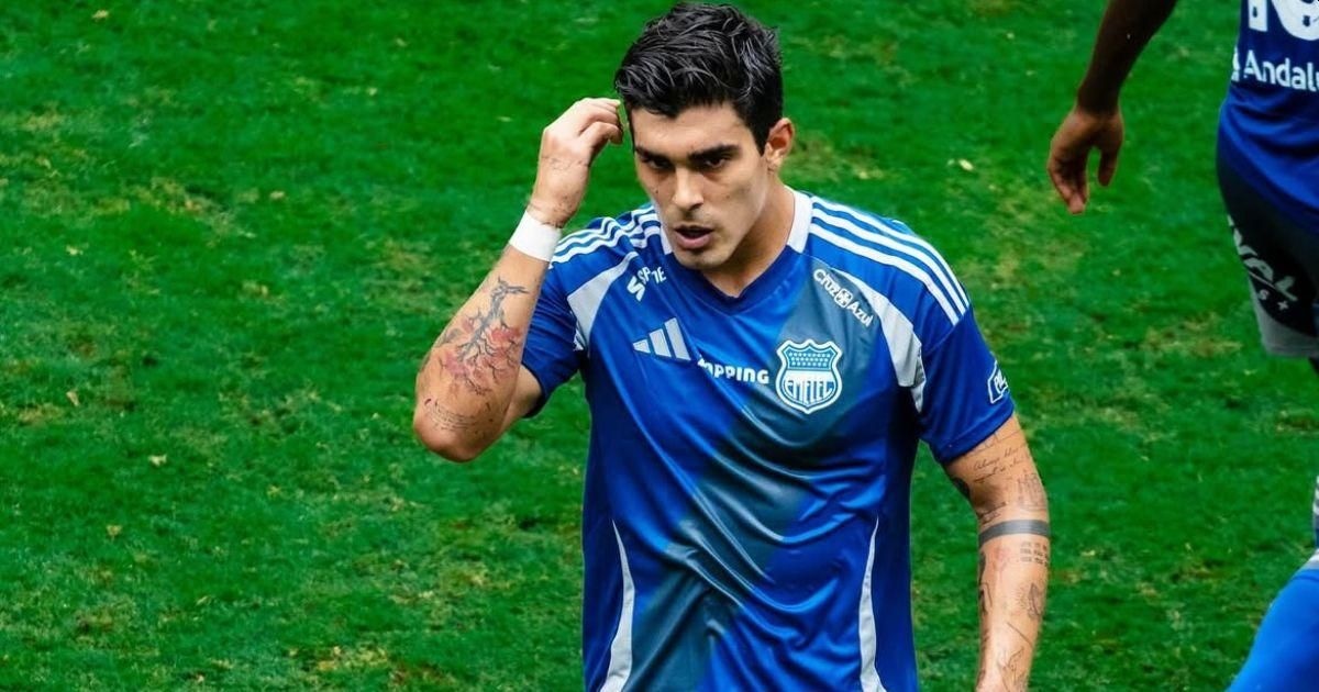 El mediocampista peruano se sumó el tradicional club ecuatoriano a mitad de la temporada 2025. Sin embargo, pese a ser de la consideración del cuerpo técnico, no seguirá en el club y evalúa ofertas.