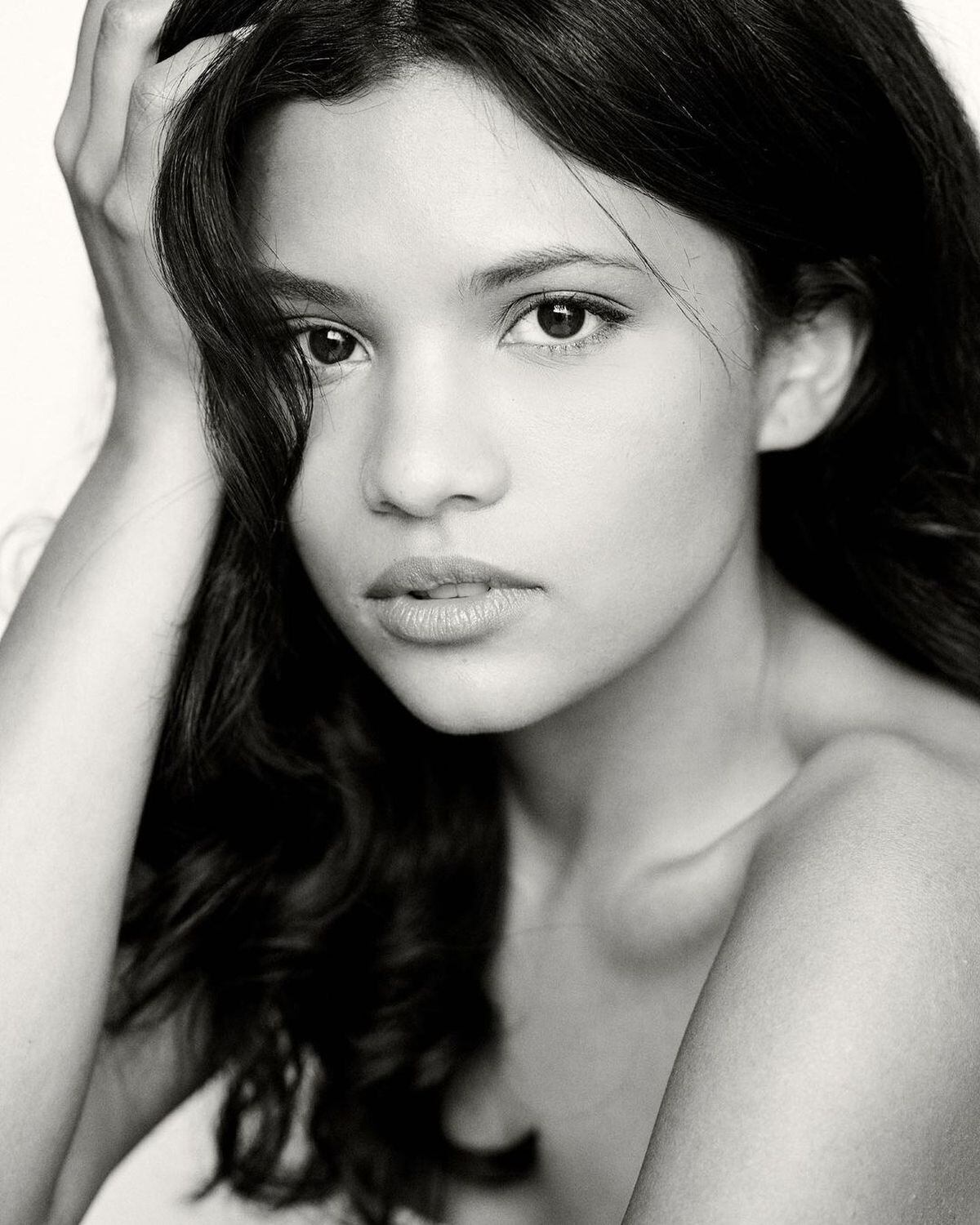 Sin duda, en esta fotografía en blanco y negro resalta su belleza natural (Foto: Nikki Rodriguez / Instagram)