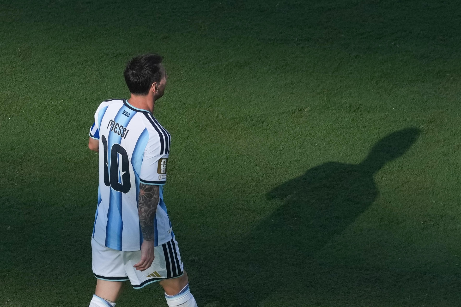 Messi terminó desolado: la imagen que reflejó la frustración de Argentina tras perder la final del Mundial 2026 (Foto: EFE)