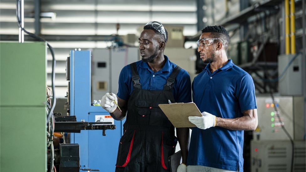 El arraigo por formación permitirá obtener un permiso de trabajo.