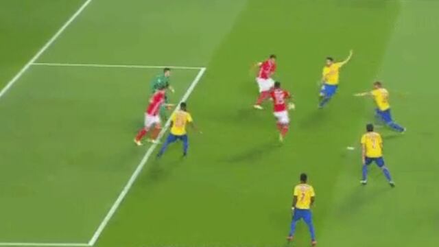 No solo brilla en la Selección: el gol de André Carrillo que hizo explotar a la hinchada del Benfica