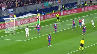 ¡Ya está avisando! El cabezazo de Benzema que chocó en el travesaño en el Real Madrid vs CSKA [VIDEO]