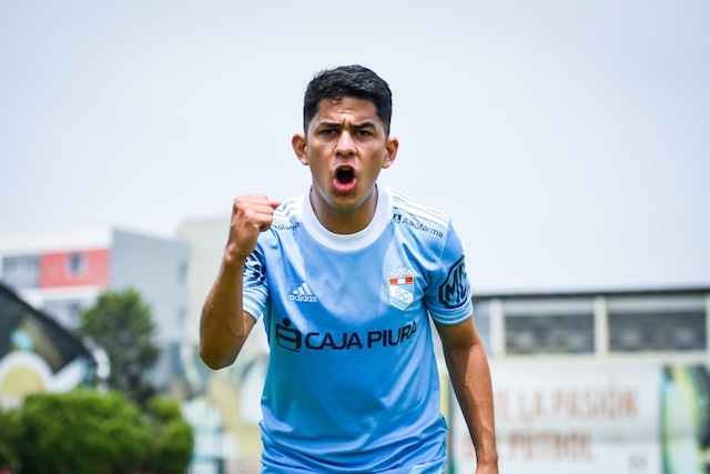 Gilmar Paredes | Edad: 21 años | Club: Sporting Cristal | Valor de mercado: 125 mil euros.