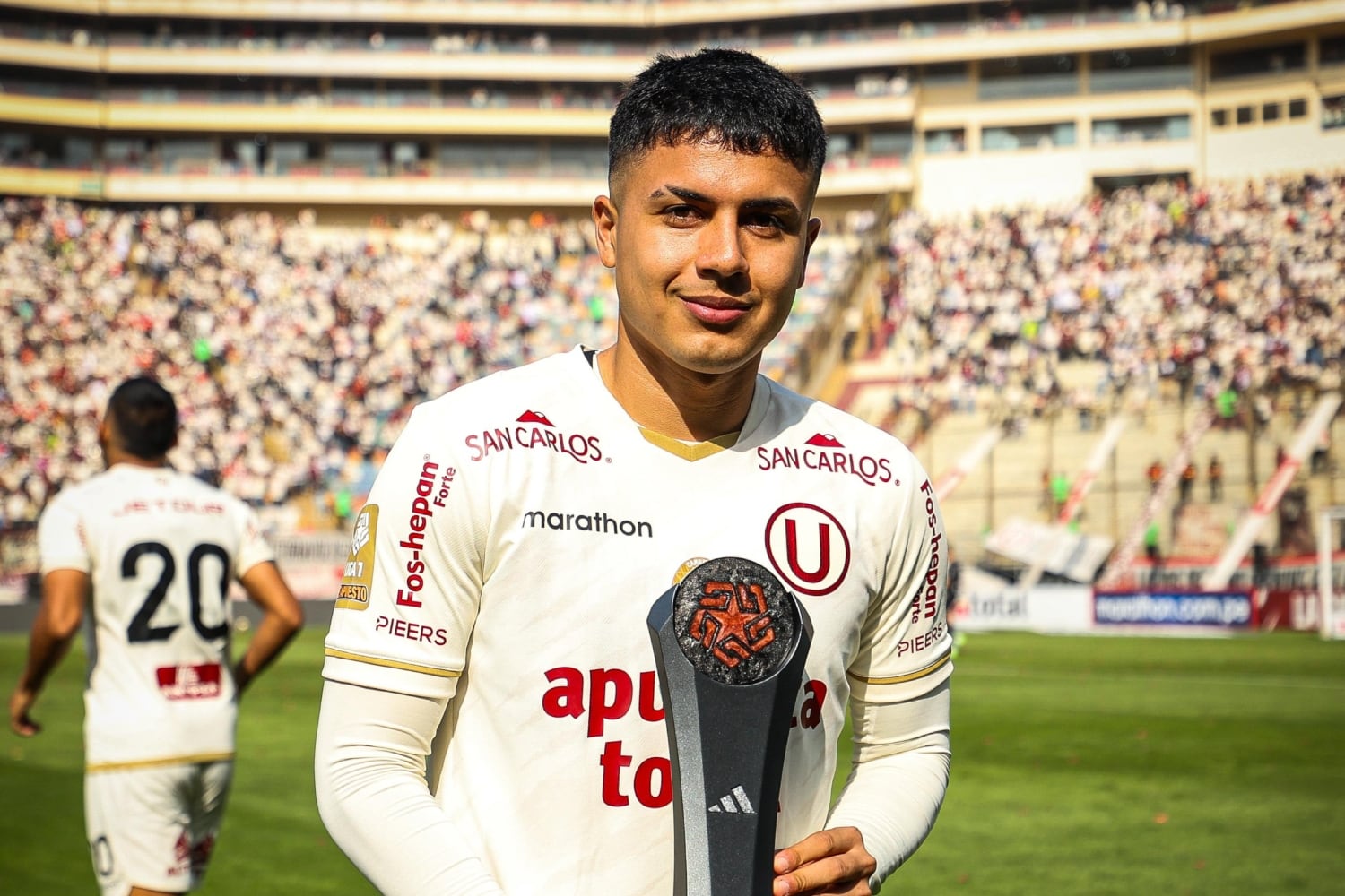 Jairo Concha cerró un 2025 redondo y fue elegido como el Mejor mediocampista del año. (Foto: Universitario)