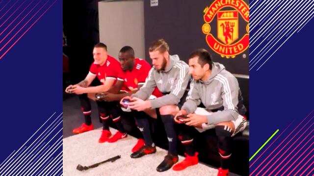 ¿Qué pasa cuando los jugadores del Manchester United dejan el balón para jugar FIFA 18? [VIDEO]