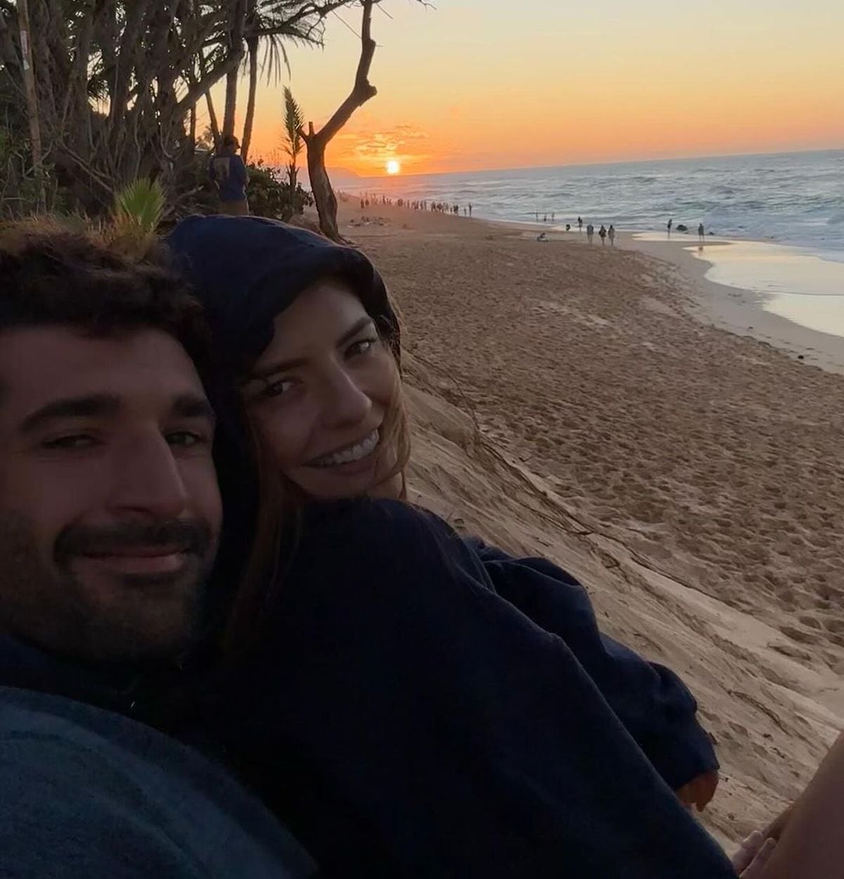 La reina de belleza junto a su novio disfrutando del atardecer (Foto: Tatiana Calmell / Instagram)