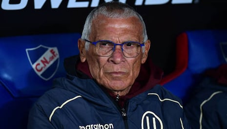 Héctor Cúper no se guardará nada: la alineación de Universitario vs. Tolima, en busca de la clasificación