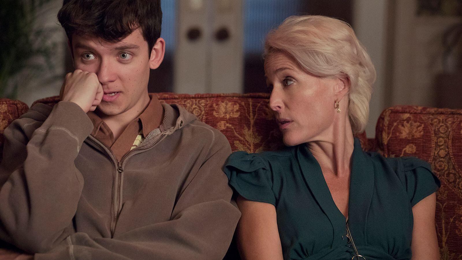 Gillian Anderson interpreta a la madre de Otis, la encantadoramente franca terapeuta sexual Jean (Foto: Netflix)