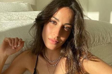 Primera vez y causó sensación: el nuevo trabajo de Inés de Ramón, la novia de Brad Pitt