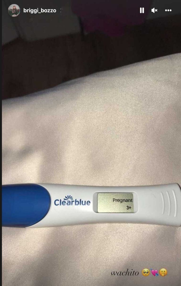 Esta fue la prueba de embarazo que Briggitte Bozzo compartió en sus redes sociales en 2022 (Foto: Briggitte Bozzo / Instagram)