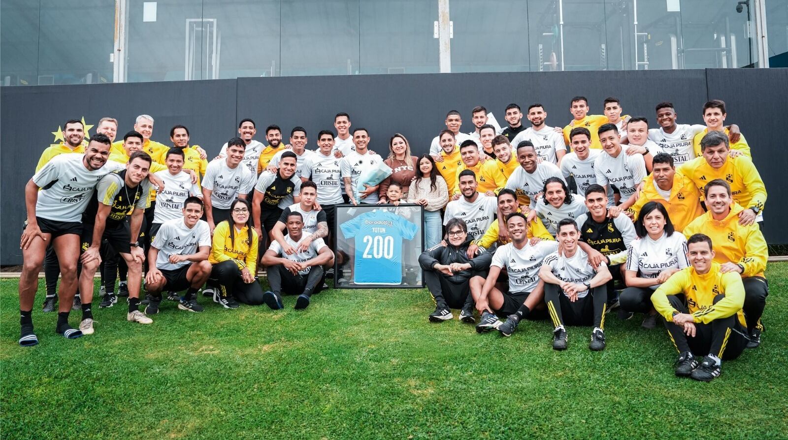 Yoshimar Yotún compartió su reconocimiento con sus compañeros. (Foto: Sporting Cristal)