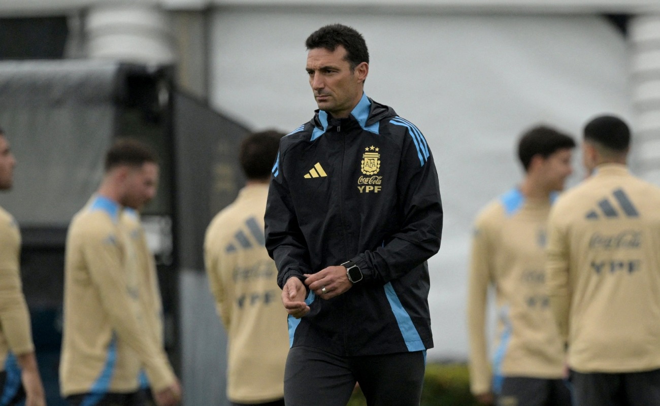 Argentina lidera las Eliminatorias 2026 con 22 unidades. (Foto: AFP)