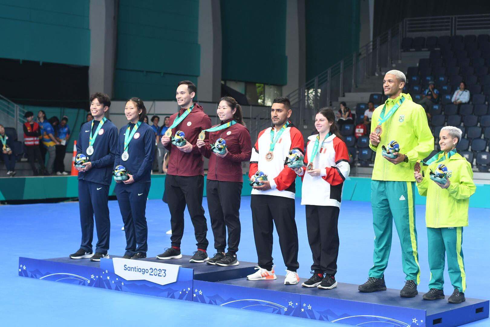 Inés Castillo y José Guevara consiguieron el bronce en bádminton. (Foto: Santiago 2023)