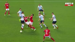 Insólito: jugador de Benfica termina con la cara cortada tras chocar con su propio compañero [VIDEO]