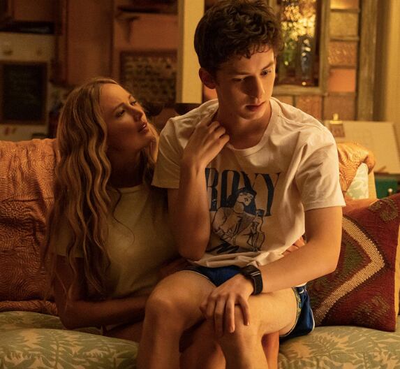 El personaje de Jennifer Lawrence debe seducir a un joven de 19 años en "No Hard Feelings" (Foto: Sony Pictures Releasing)