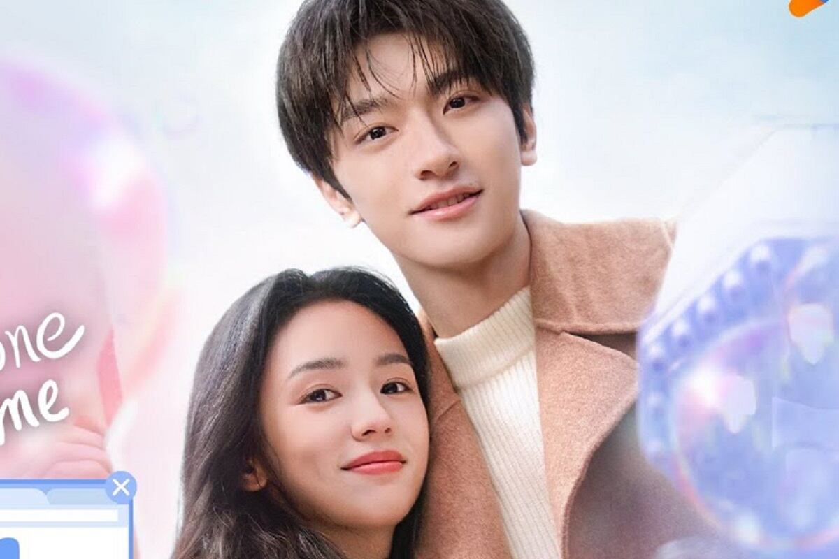 Yue Qianling (Zhou Ye) y Gu Xun (Lin Yi) se conocen en la universidad en la serie china "Todo el mundo me ama" (Foto: Youku)