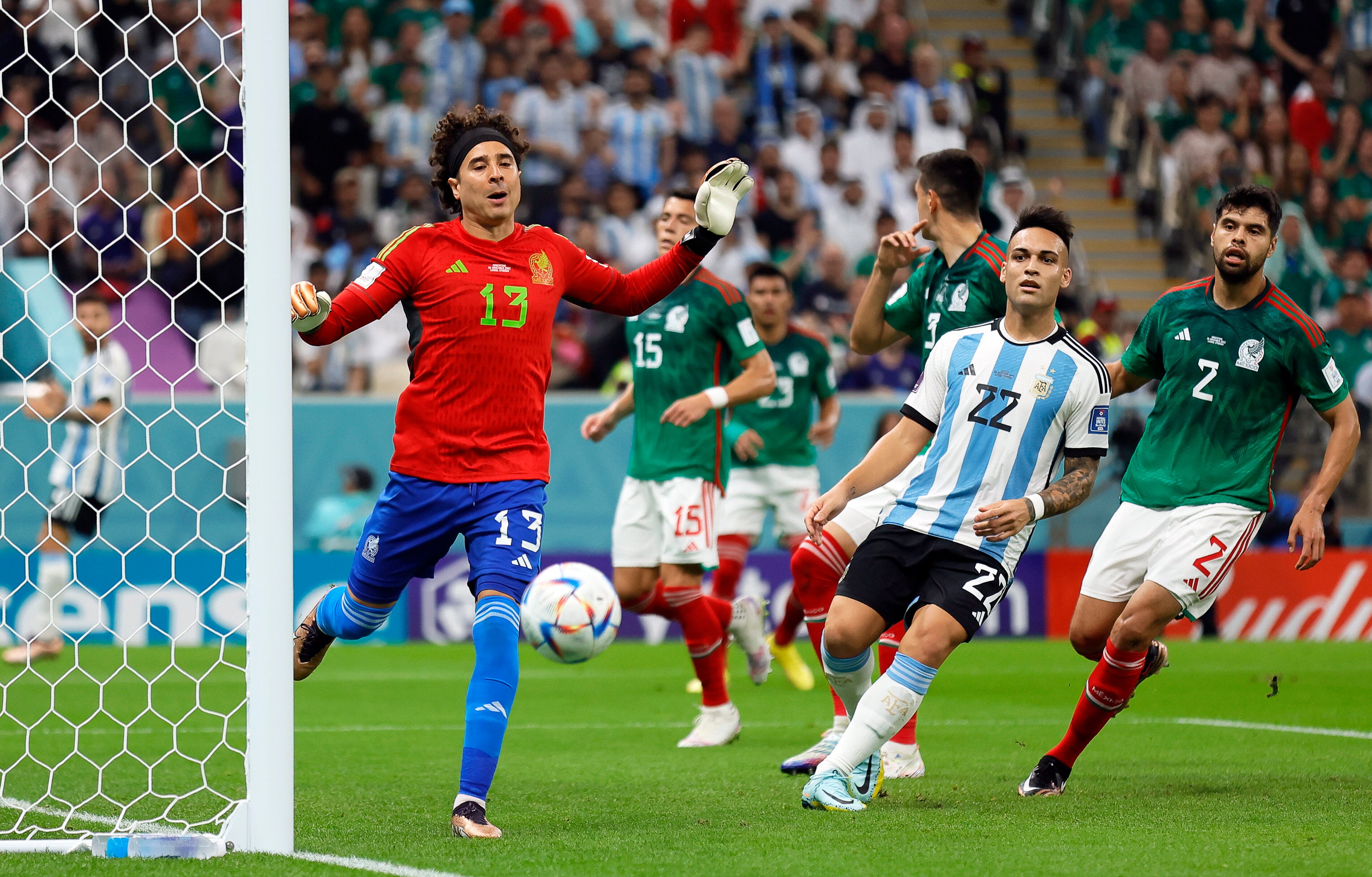 Guillermo Ochoa, con 37 años, disputó los tres partidos de México en Qatar 2022. (Mundial de Fútbol, Estados Unidos, Catar) EFE/EPA/Ronald Wittek